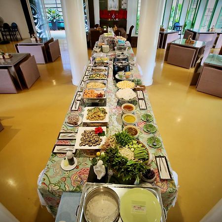 A-Te Chumphon Hotel - Sha Plus Екстер'єр фото