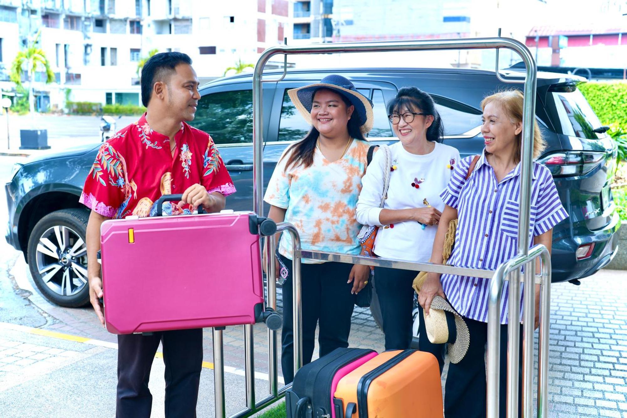 A-Te Chumphon Hotel - Sha Plus Екстер'єр фото