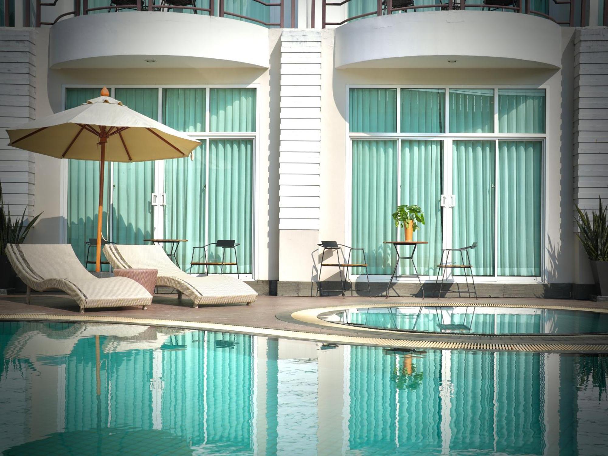A-Te Chumphon Hotel - Sha Plus Екстер'єр фото