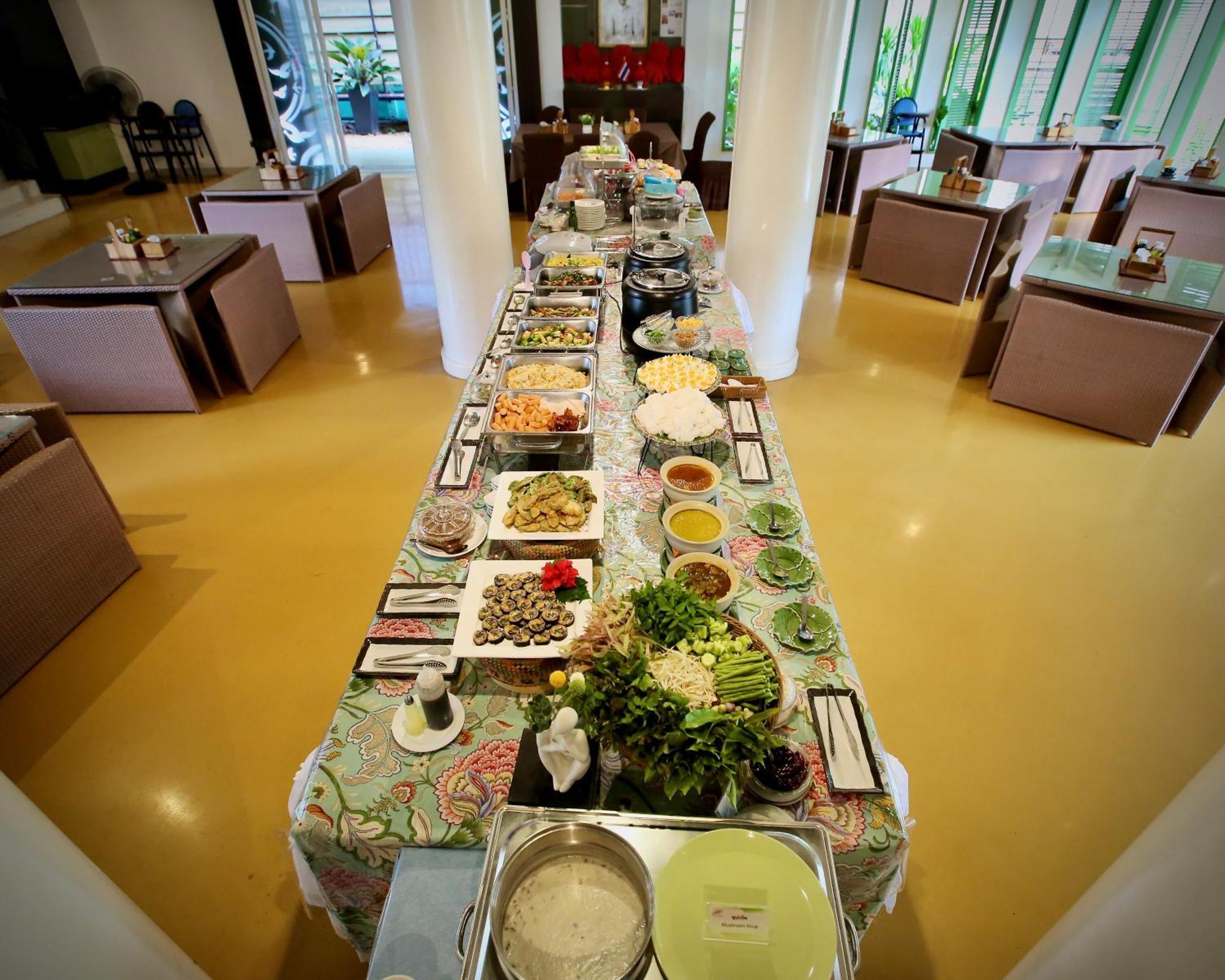 A-Te Chumphon Hotel - Sha Plus Екстер'єр фото