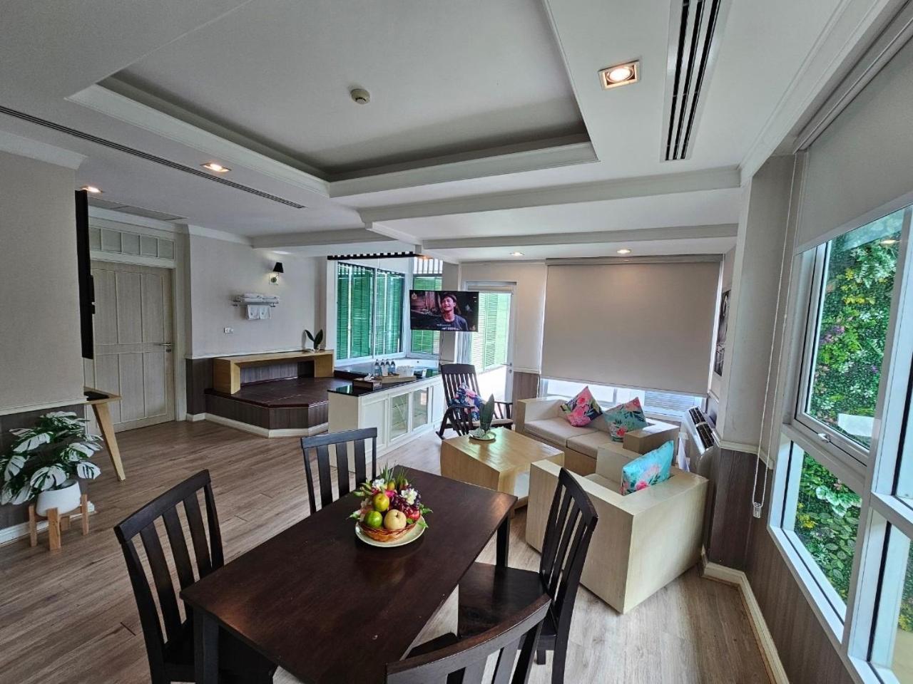 A-Te Chumphon Hotel - Sha Plus Екстер'єр фото