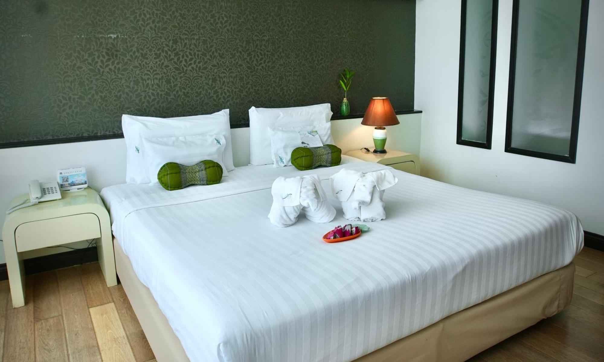 A-Te Chumphon Hotel - Sha Plus Екстер'єр фото