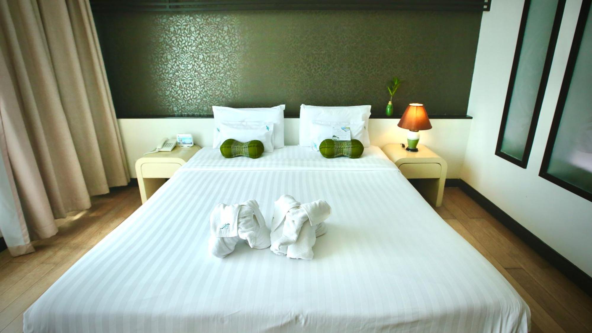 A-Te Chumphon Hotel - Sha Plus Екстер'єр фото
